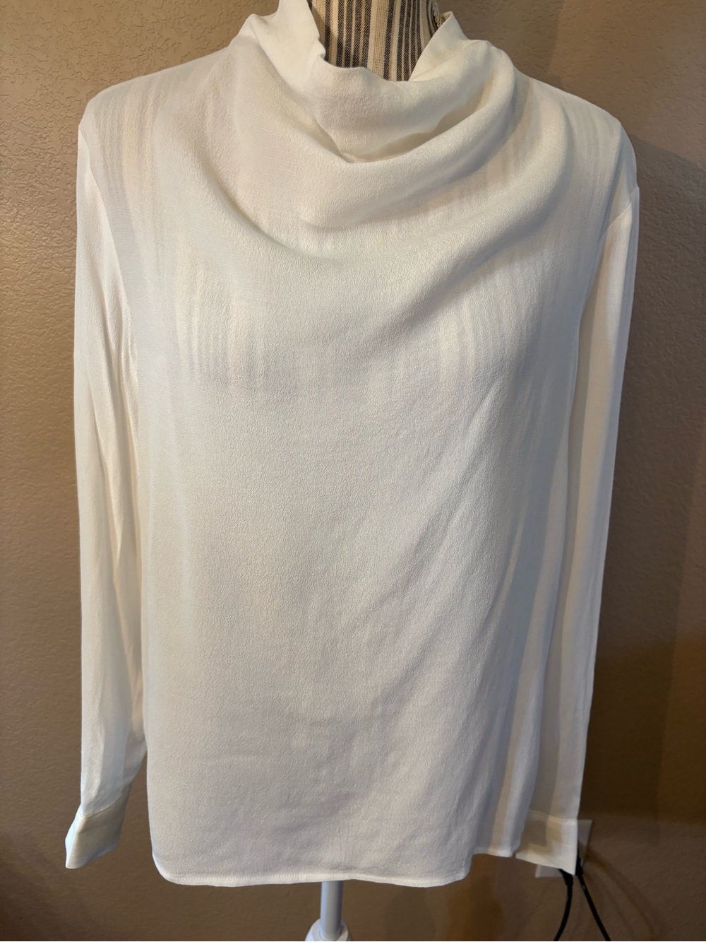 NWT H&M Blouse Size 6 Ivory Cowl Neck Long Sleeve Flowy Classy 2-Button Close - Picture 4 of 15